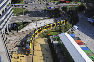 900317 Afbeelding van een tram van U-OV, bij nadering van zijn eindpunt bij de parkeergarage P+R Science Park aan de ...